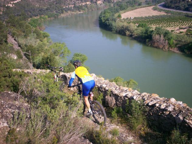 Pas pel GR99, cam� d'Asc�